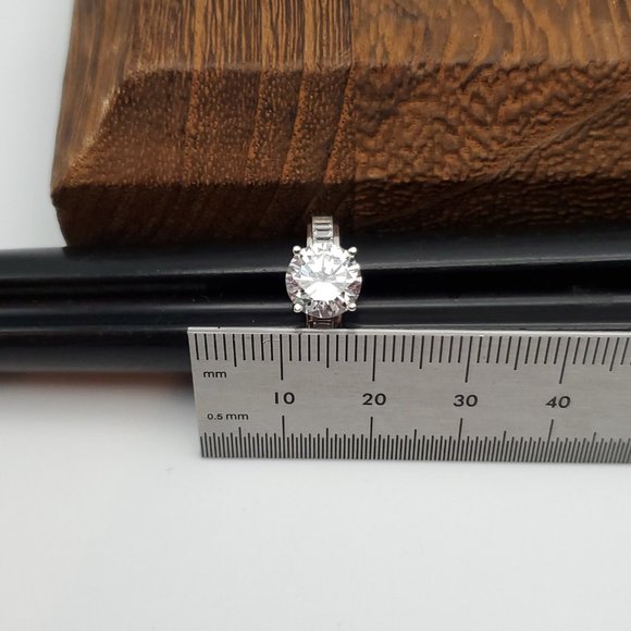 Size 6 925 Sterling Silver Beautiful Bright Cubic Zirconia Ring - Picture 8 of 9